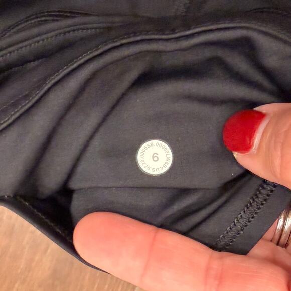 Lululemon Fast and Free Crop Pocket Leggings 19" in Black size 6 - Picture 10 of 10